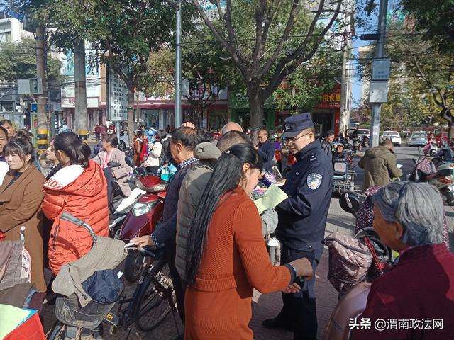 合阳县公安局金水派出所开展平安宣传进社区活动（图）