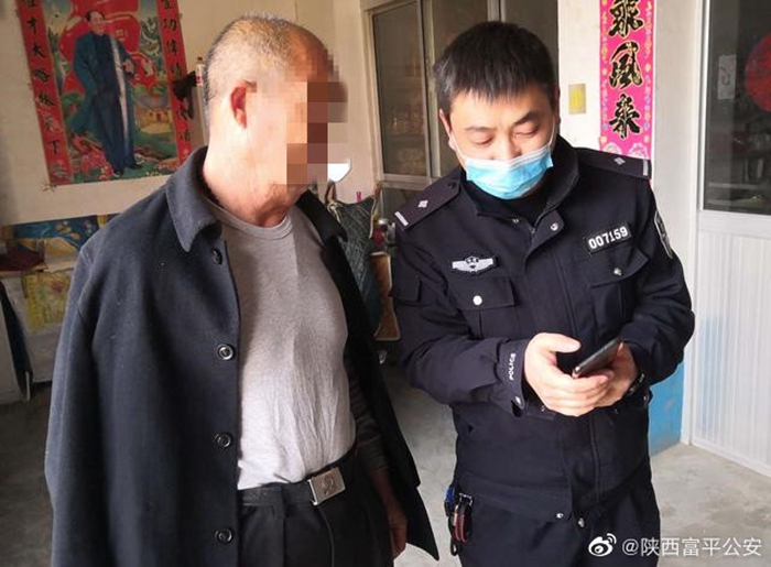 民警及时冲到老人家，不然后果不堪设想。