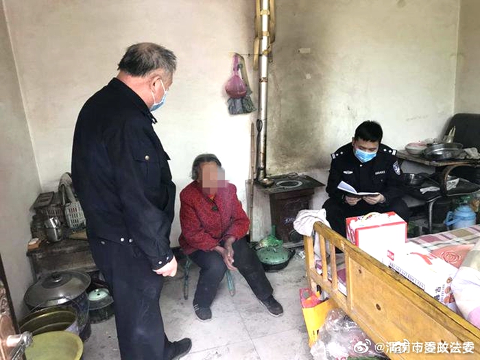 警心暖民心，脱贫路上结穷“亲”。