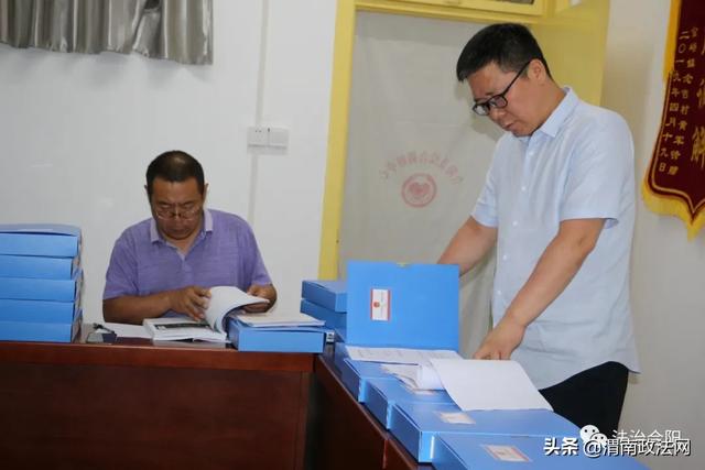 渭南市委全面依法治市办来合对创建省级法治政府示范工作进行资料初审