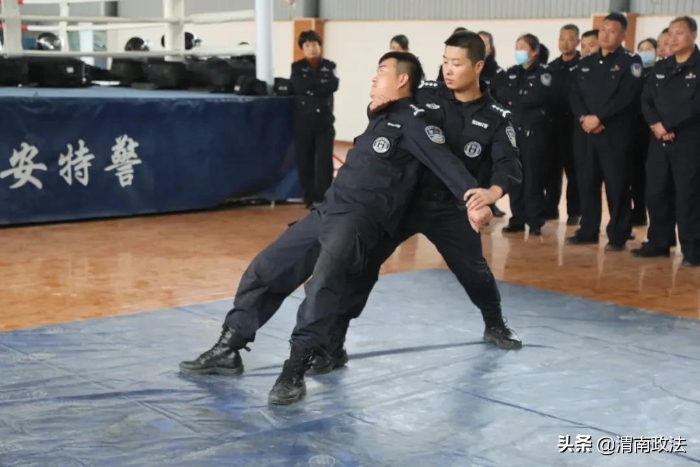 合阳县公安局组织开展警务实战技能训练（组图）