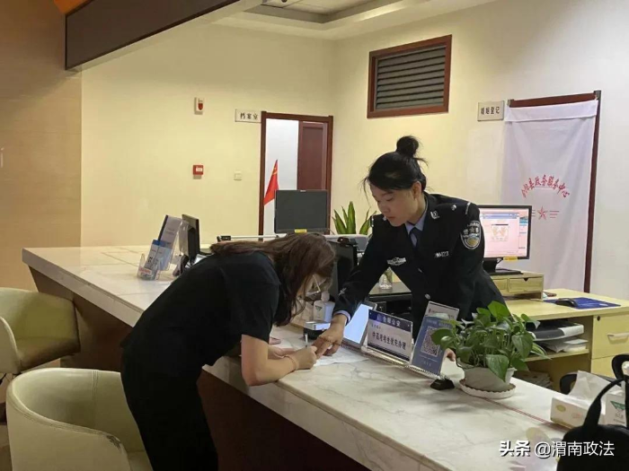 合阳县公安局五项措施做好 五一期间户籍窗口服务群众工作（组图）