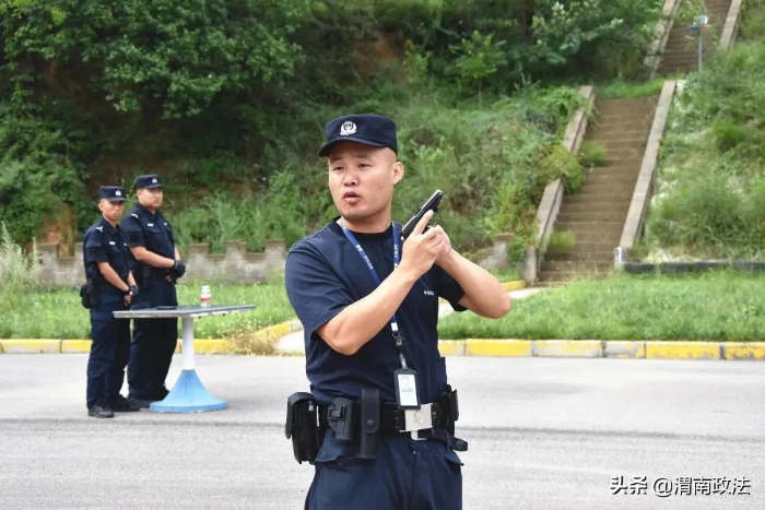 渭南市公安局警训处来合阳指导公安机关警务实战教官教学法练兵比武活动（图）