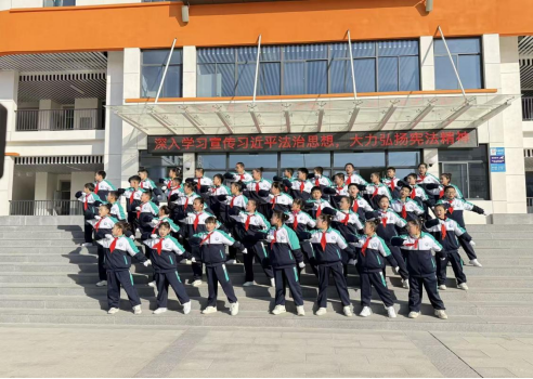 合阳:宪法宣传进校园 法治种子植心间369 合阳:宪法宣传进校园 法治种子植心间369